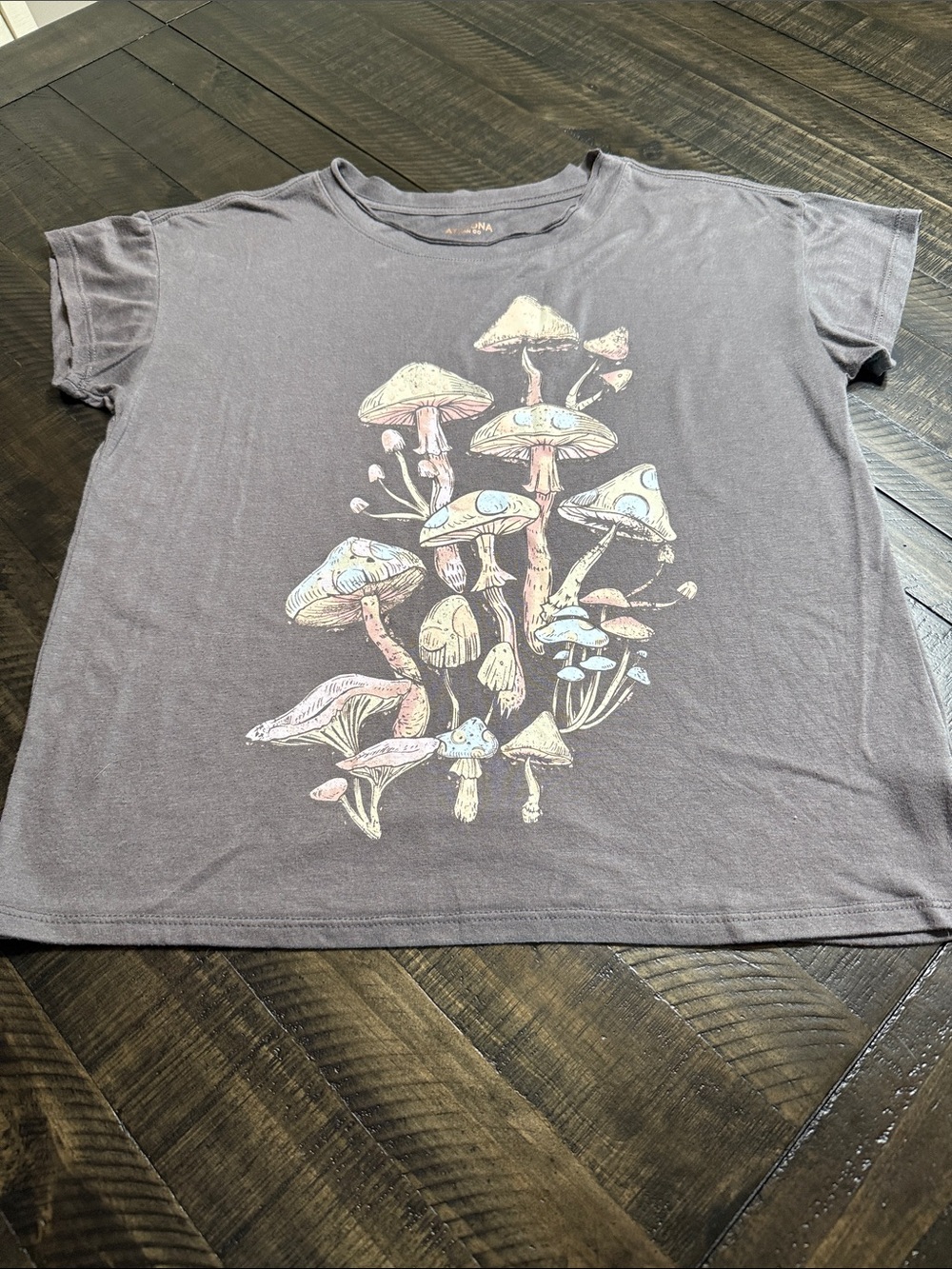 Arizona Jean Company Gray Crewneck Tee with Mushrooms Size XS